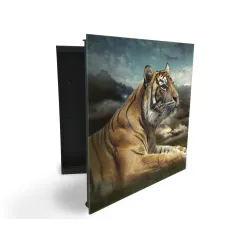 Glasdekor skrinka na kľúče - ležiaci tiger pod tmavou oblohou